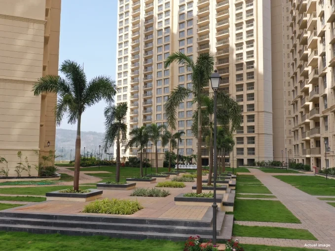Landscaped podium between buildings in the existing Forest Enclave township